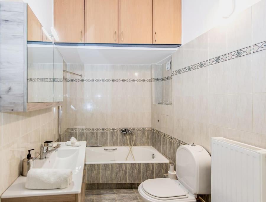 Thano'S Stylish Flat Just 150M To The Beach Faraí Exteriör bild