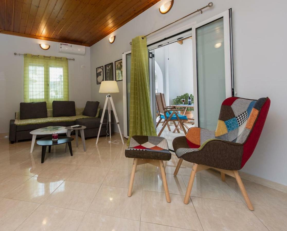 Thano'S Stylish Flat Just 150M To The Beach Faraí Exteriör bild