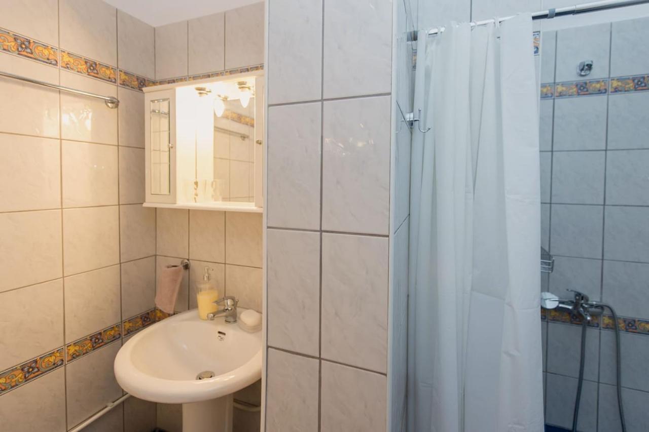 Thano'S Stylish Flat Just 150M To The Beach Faraí Exteriör bild